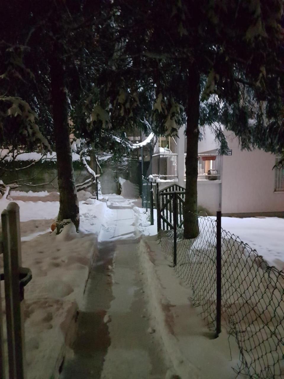 Cosy And Chic... Parking Included Apartment Sarajevo Luaran gambar
